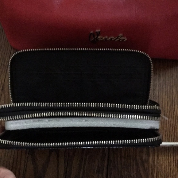 Combo Deal Vessla Red Leather Bag & Patent Wallet - Picture 12 of 16